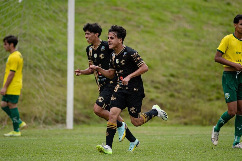 Foto: Dayana Giacomini - Primeiro jogo foi contra o Ypiranga de Erechim. Carlos fez o gol da vitória dos meninos do Alvirrubro