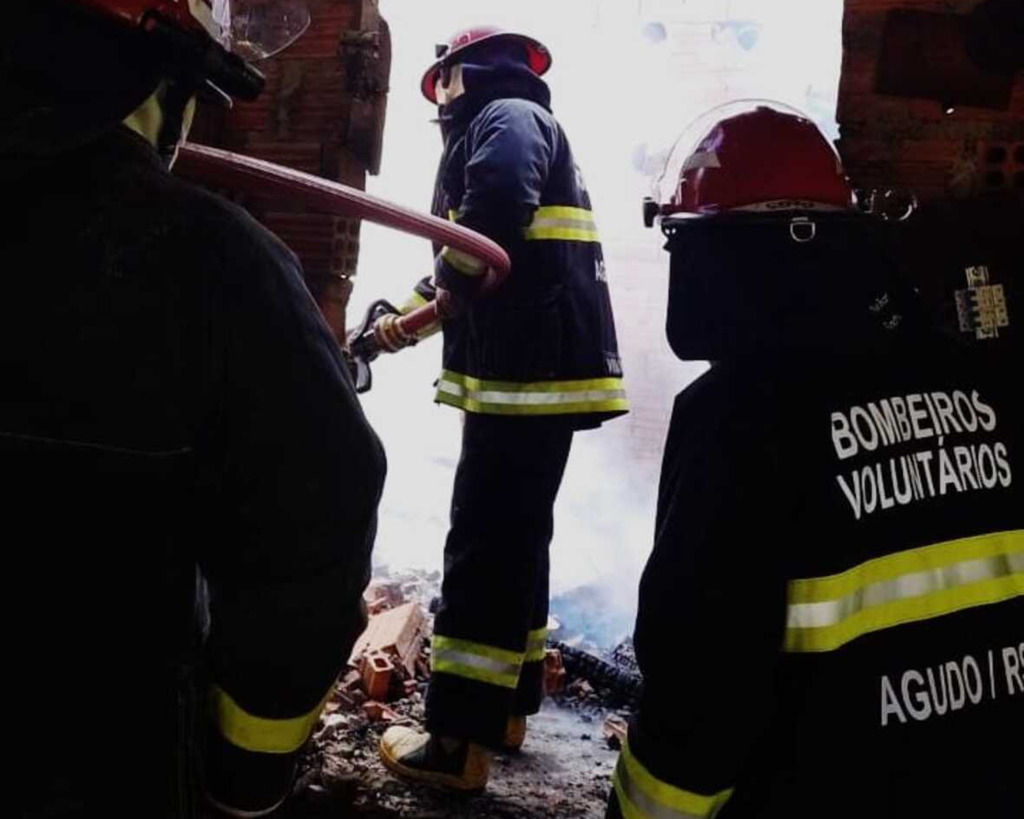 Incêndio atinge estufa de fumo no interior de Agudo; é o segundo caso em menos de 24 horas na região