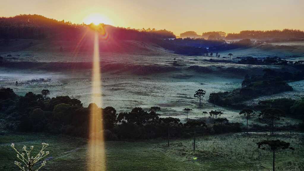 Cidades da Serra amanhecem cobertas pela geada e registram temperaturas abaixo de zero