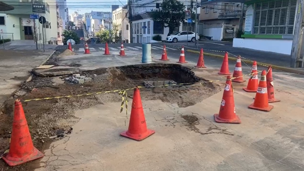 Rompimento de adutora afeta abastecimento de água para cerca de 48 mil pessoas em Santa Maria