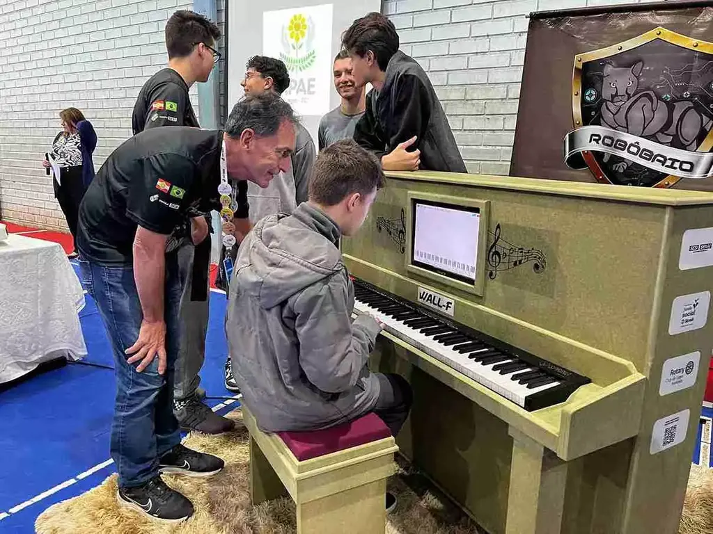 Imagem Artigo Geral Apae de Lages recebe piano adaptado para neurodivergentes