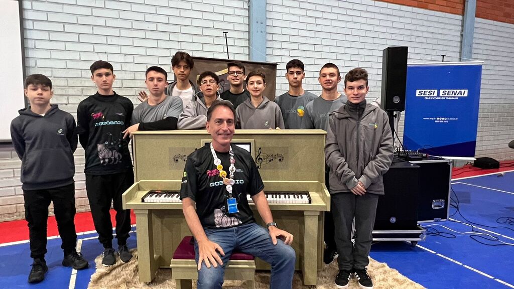 Imagem Artigo Geral Apae de Lages recebe piano adaptado para neurodivergentes