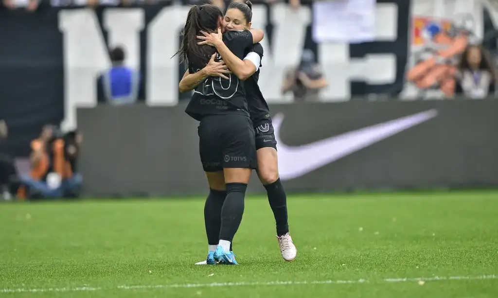 Corinthians abre vantagem na final do Paulistão Feminino