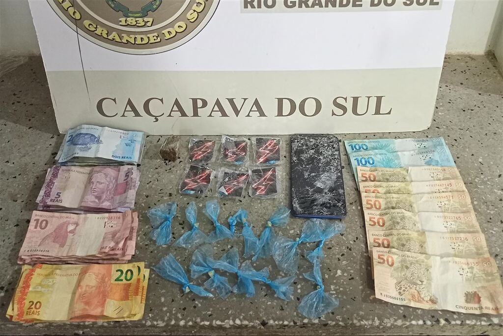 Dupla é presa por tráfico de drogas no Bairro Promorar, em Caçapava do Sul