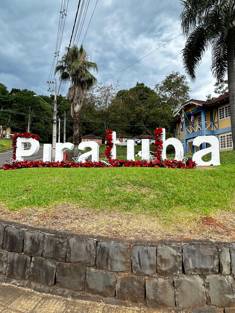 Cidade de Piratuba amanhece com decoração natalina