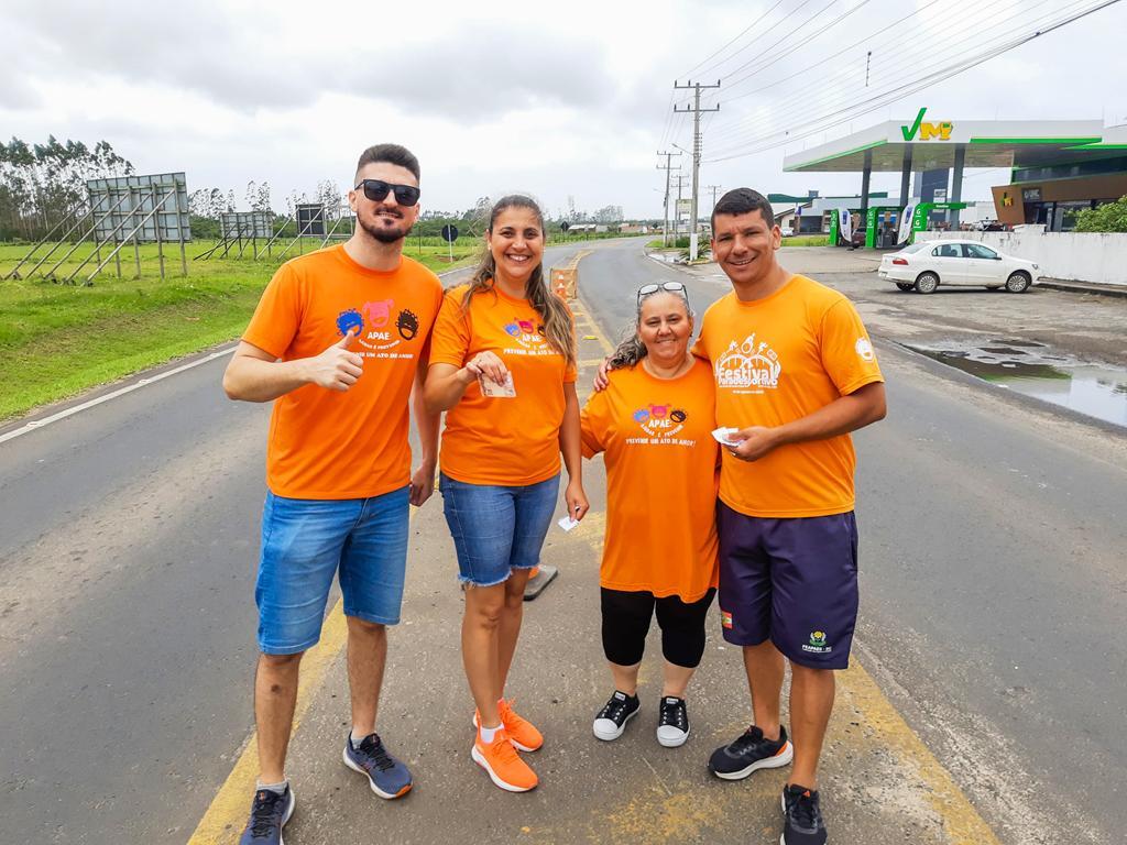 APAE ARRECADA MAIS DE R$ 12 MIL NO PEDÁGIO SOLIDÁRIO EM SÃO JOÃO DO SUL