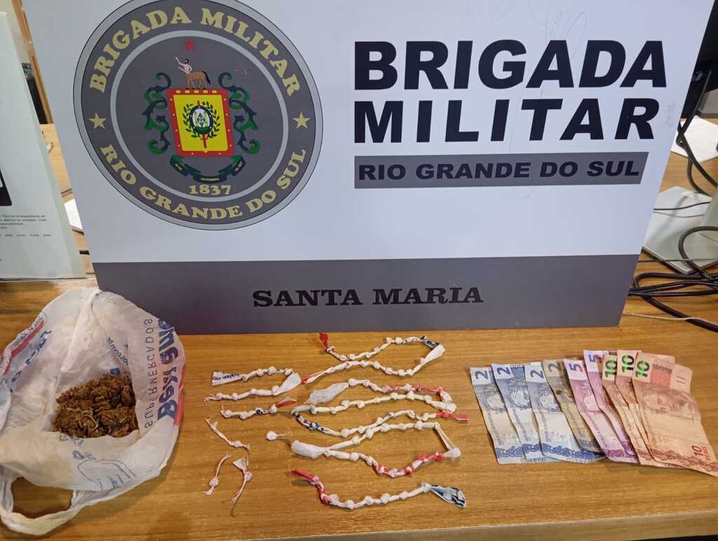 título imagem Dupla é presa com quase 80 pedras de crack e dinheiro em Santa Maria