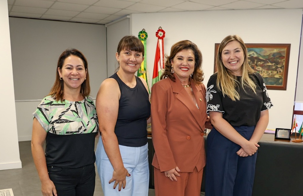 Comitiva de Canoinhas visita  governadora em exercício de Santa Catarina