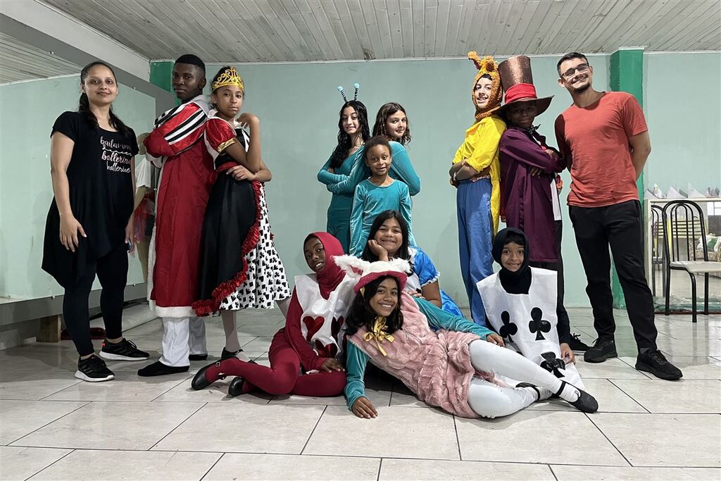 ONG Nossa Vida Sua Vida estreia espetáculo “Alice no País das Maravilhas”. Peça teatral celebra talento e inclusão