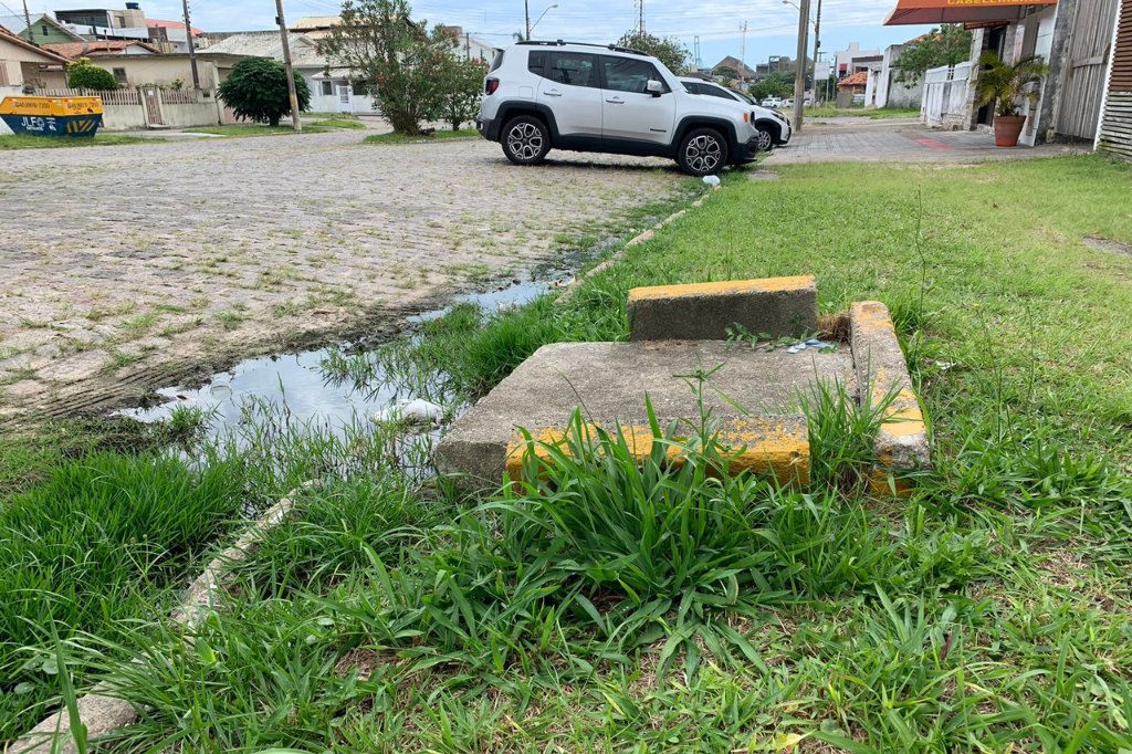 Problema em bueiro na Av. Santa Catarina é resolvido após denuncia através da Rádio 89