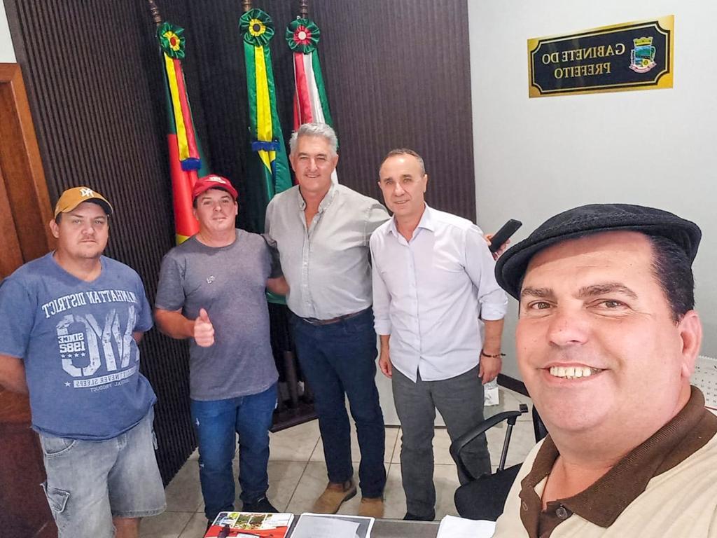 COOPERGADOSUL FIRMA PARCERIA COM O PREFEITO DE TRÊS CACHOEIRAS