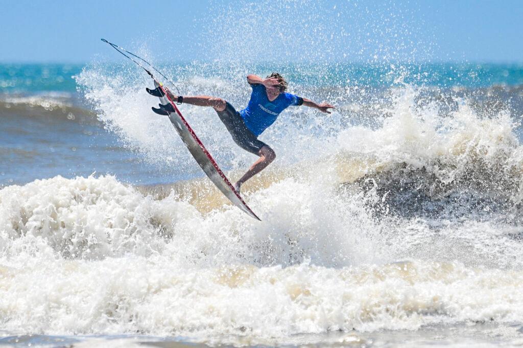 RYAN E NATHALIE FORAM OS CAMPEÕES DO SURF  E ESQUENTAM A DISPUTA PELO TÍTULO DO CIRCUITO DE TORRES