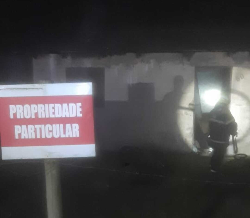 CBMSC DE PASSO DE TORRES É ACIONADO PARA COMBATER INCÊNDIO