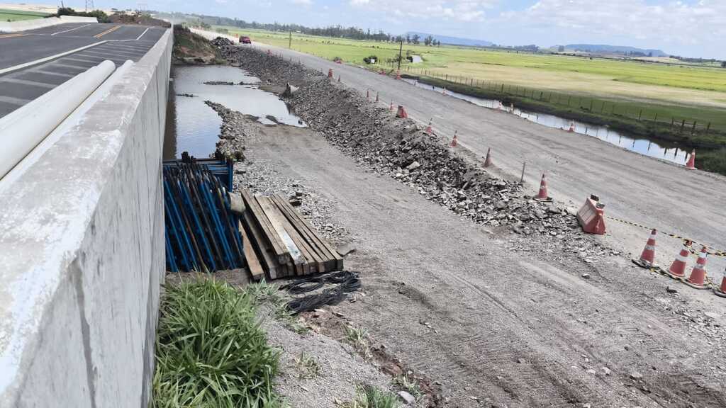 Ponte da várzea do Toropi começa a ser recuperada; veja previsão de liberação