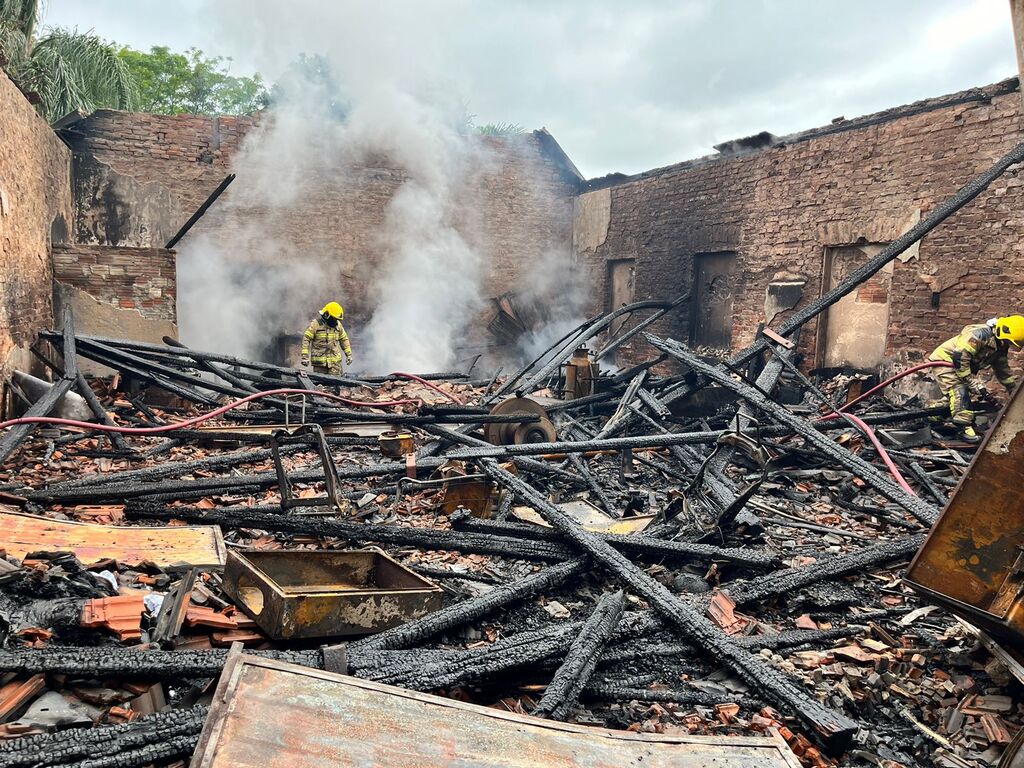 Incêndio atinge residência no Bairro João Goulart, em Santa Maria