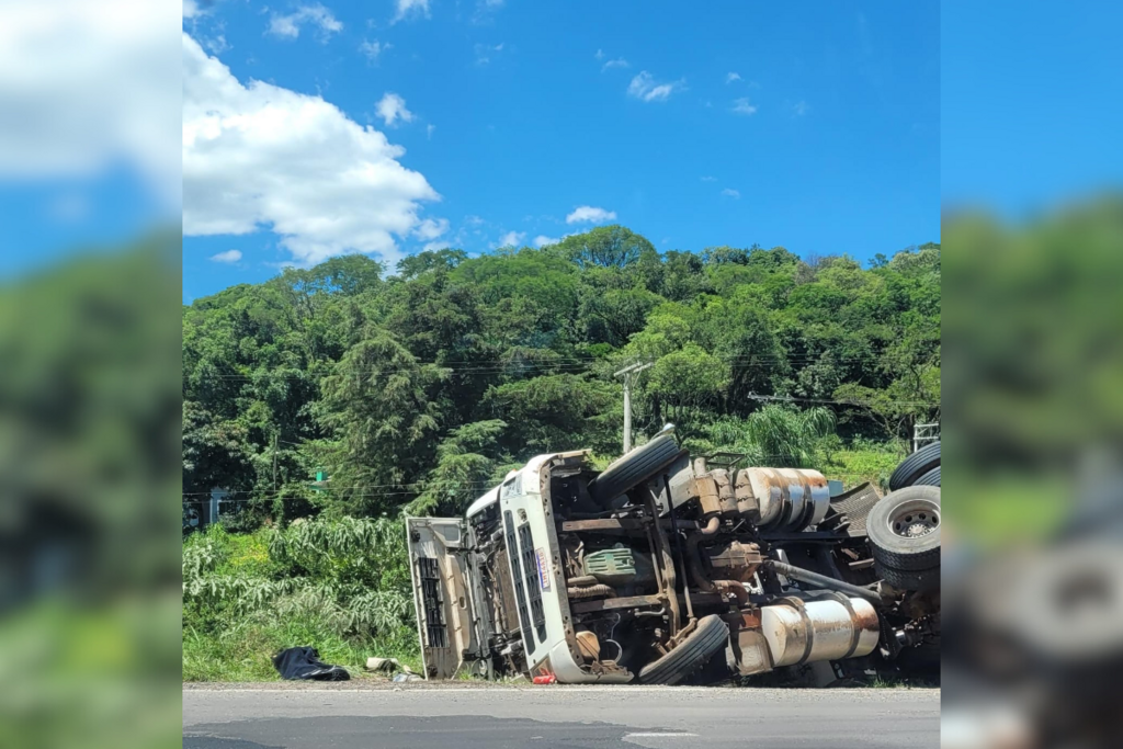 Carreta tomba e deixa dois feridos na BR-158 em Itaara