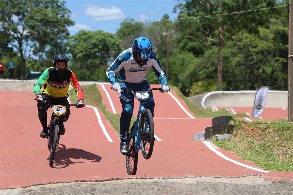 Pilotos da Associação Santamariense de Bicicross garantem quatro títulos estaduais