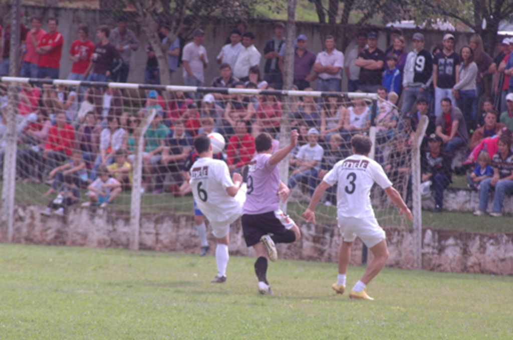 Vasco marca no final e vence a partida