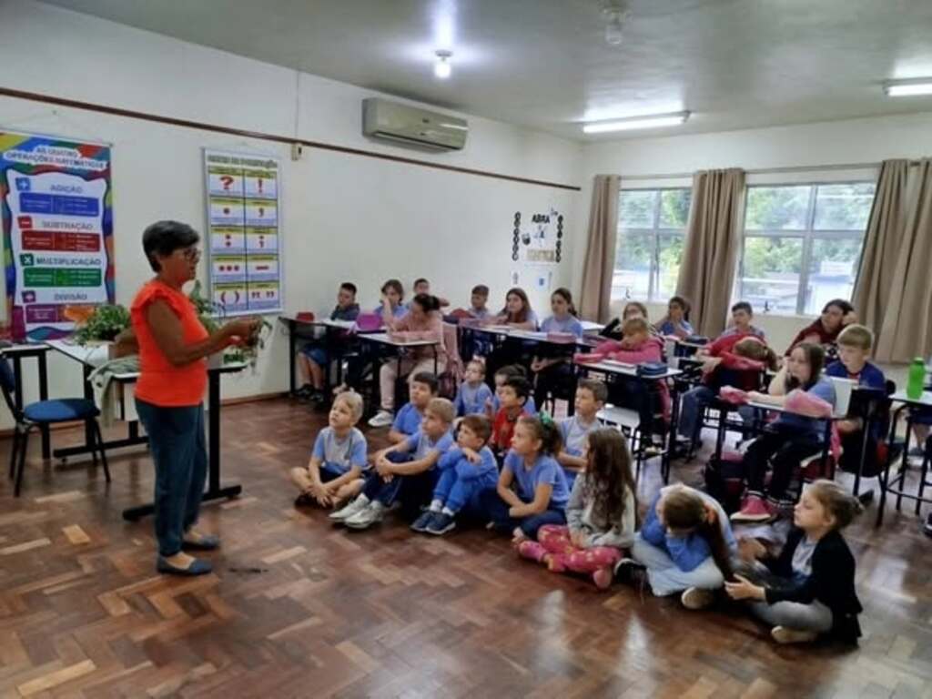 Projeto de plantas medicinais envolvem alunos em Águas Frias