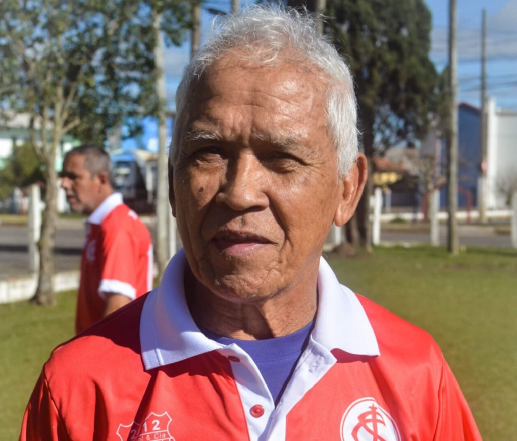 Aos 81 anos, Altair da Silva joga futebol todas as semanas