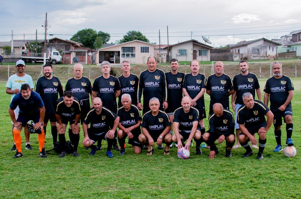 Aos 81 anos, Altair da Silva joga futebol todas as semanas