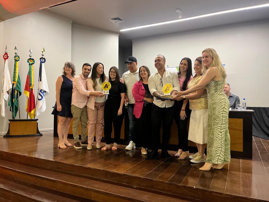 Foto: Thais Immig - Equipe dos Restaurantes Universitários da UFSM recebeu o selo A