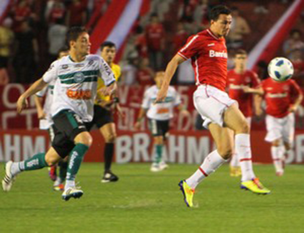 Com três gols de Leandro Damião, Inter vence Palmeiras em São Paulo