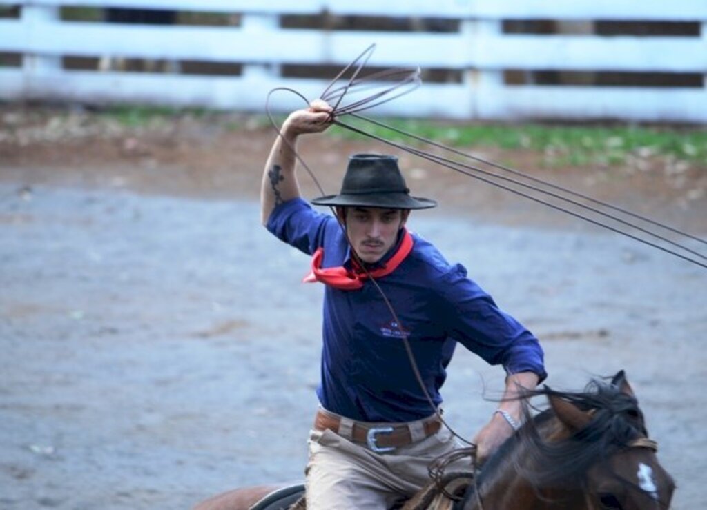 Amanhã (15), o 32°º Rodeio Crioulo de Integração de Irati terá início