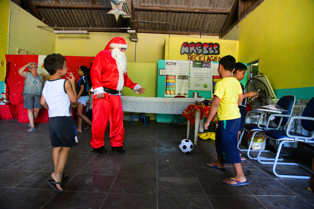 Arsele Reciclagem transforma vidas e participa de Amigo Secreto de Natal