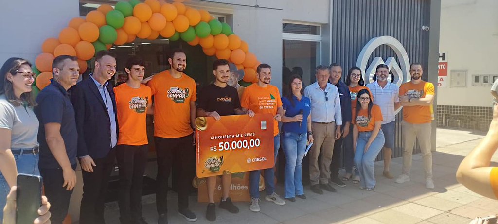 Os olhares na Rua XV de Novembro, em Capinzal, estavam voltados a Cresol Vanguarda, com seu Cooperar é ganhar