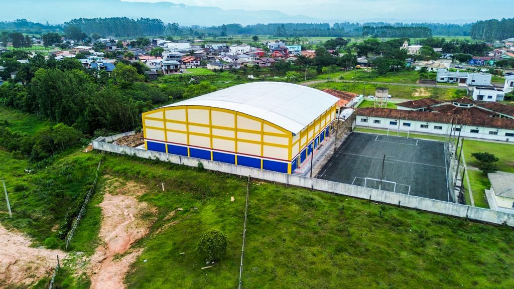 SÃO JOÃO DO SUL: OBRAS DO GINÁSIO DE ESPORTES DA VILA SANTA CATARINA ESTÃO EM FASE FINAL DE CONCLUSÃO