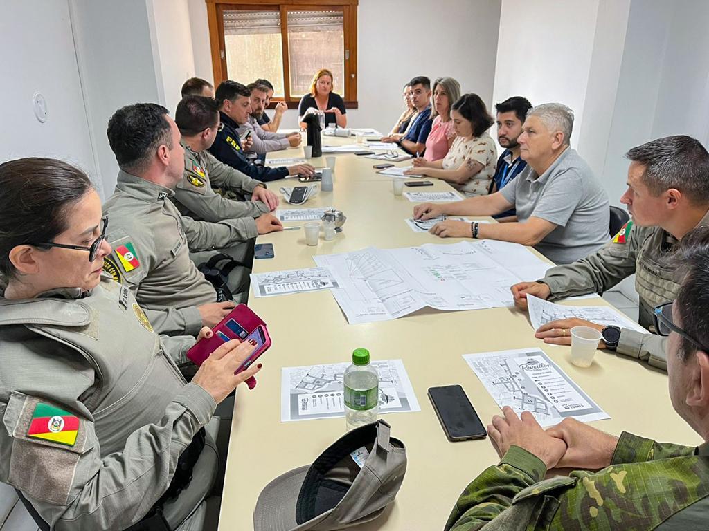 PREFEITURA MUNICIPAL DE TORRES PROMOVE REUNIÃO  PARA TRATAR SOBRE O RÉVEILLON