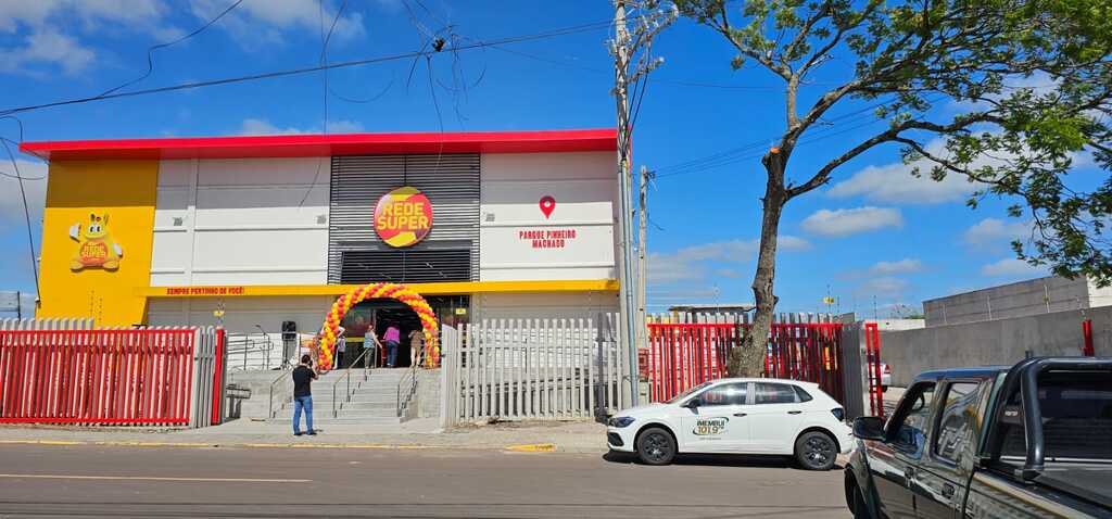 Novo supermercado abre e gera 50 empregos em Santa Maria; ainda há vagas