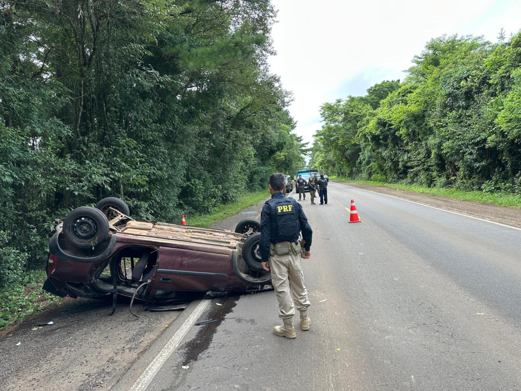 título imagem Jovem de 20 anos morre após carro capotar na BR-287 em Santiago