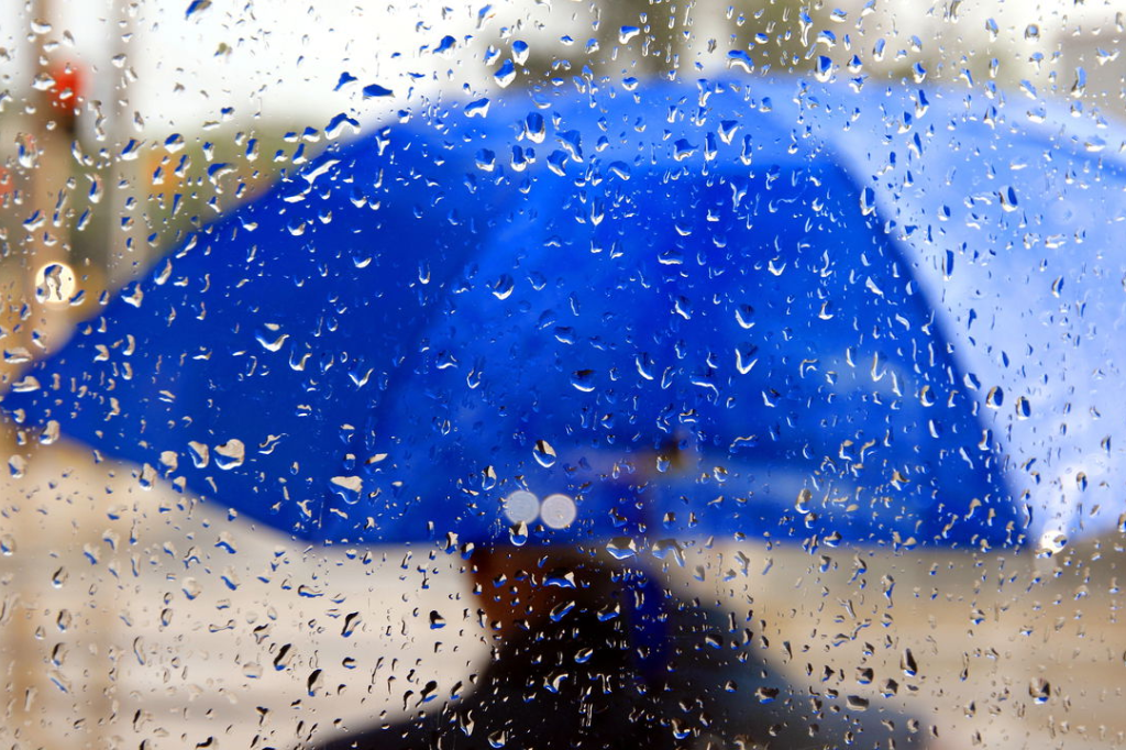 Chuva moderada e temperaturas amenas; confira a previsão do tempo para os próximos dias