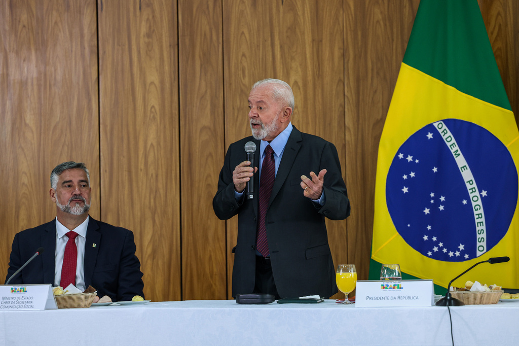 Lula passa por cirurgia em São Paulo para drenagem de hematoma