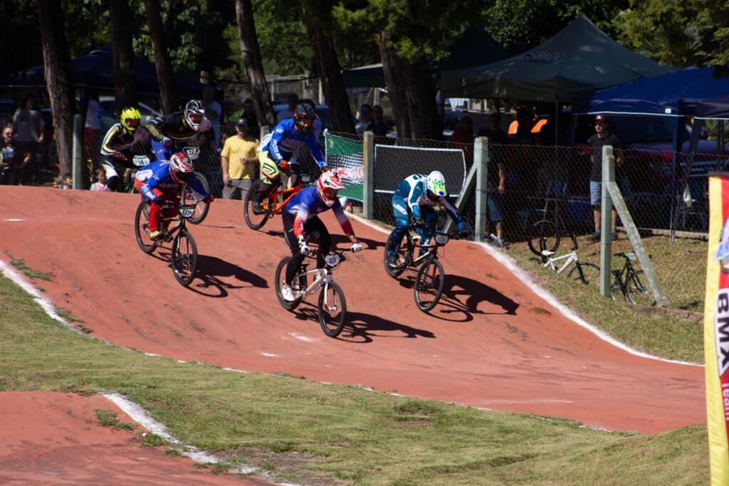 Santa-marienses garantem títulos em competição estadual de bicicross