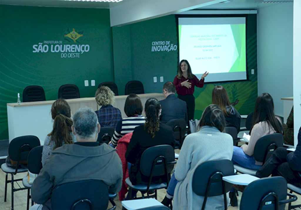 Reunião entre os lares de idosos e órgãos públicos