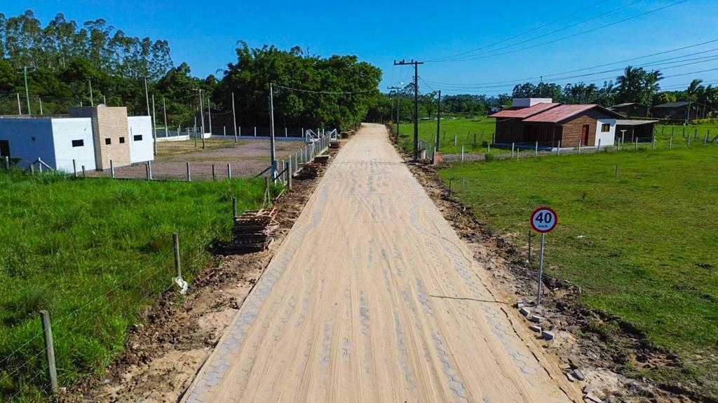 COMUNIDADE DE CIPRIANO ALVES É CONTEMPLADA  COM PAVIMENTAÇÃO EM BLOCOS EM SÃO JOÃO DO SUL