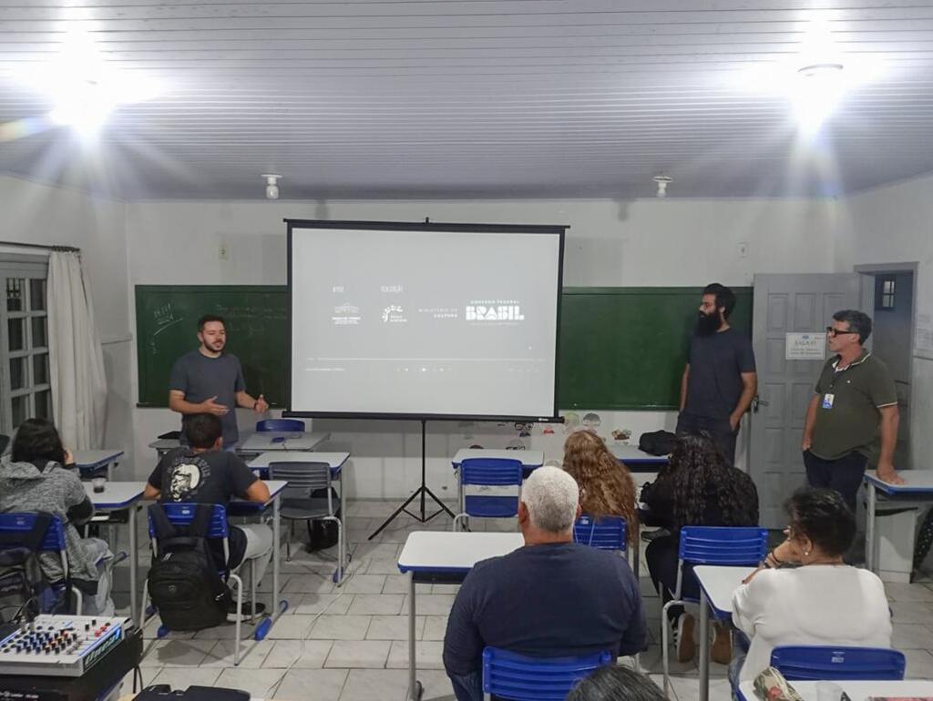 CINEMA ITINERANTE EXIBE FILME SOBRE O MUNICÍPIO DE PASSO DE TORRES
