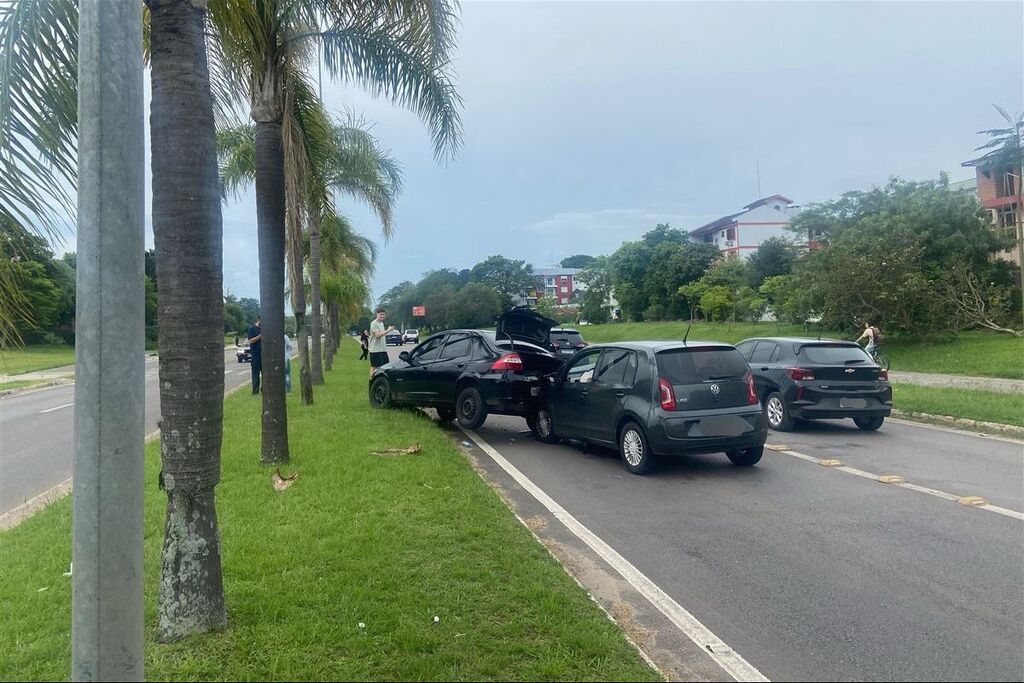 Avenida Roraima registra três acidentes em poucos minutos na manhã desta sexta