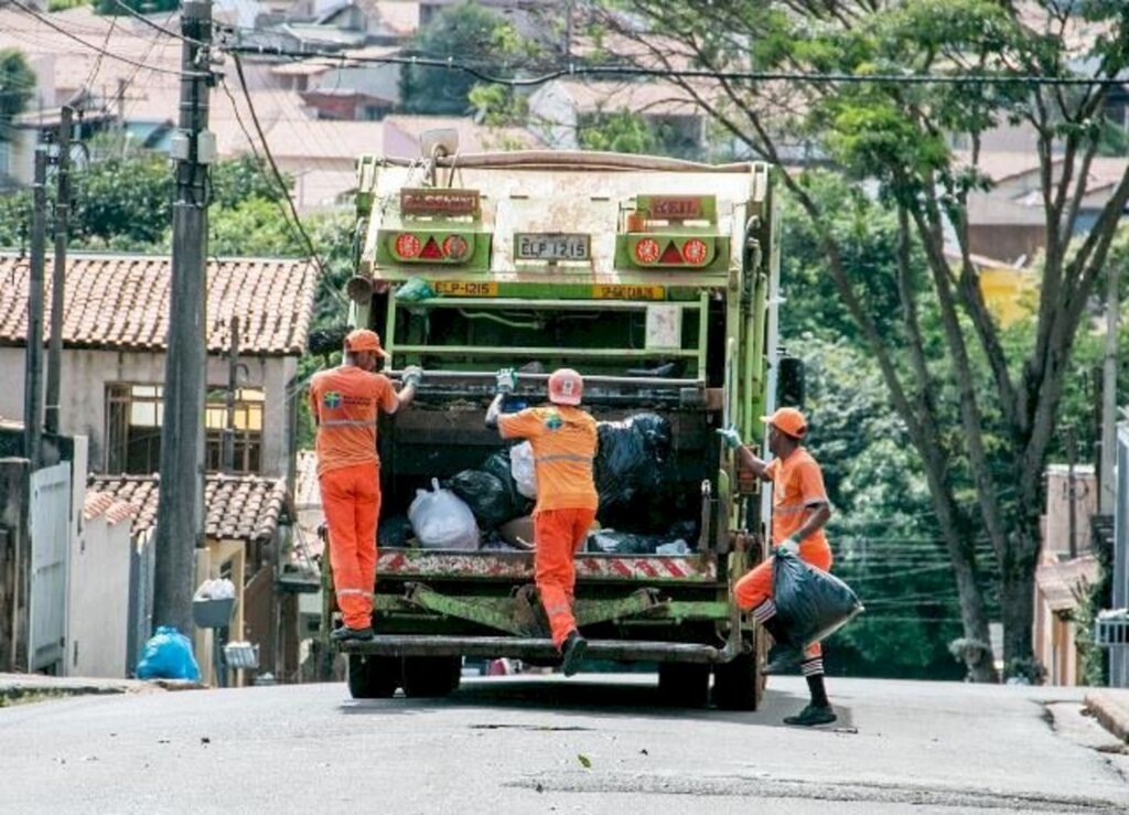 Projeto de coleta de lixo no interior