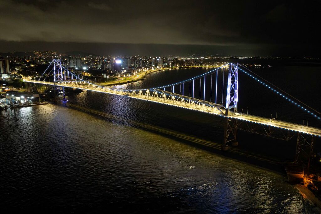 Governo do Estado inaugura iluminação cênica da Ponte Hercílio Luz neste domingo