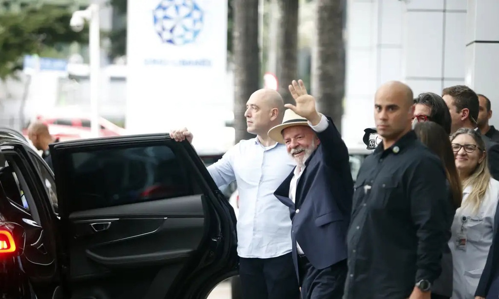 Presidente Lula recebe alta e deixa o hospital neste domingo