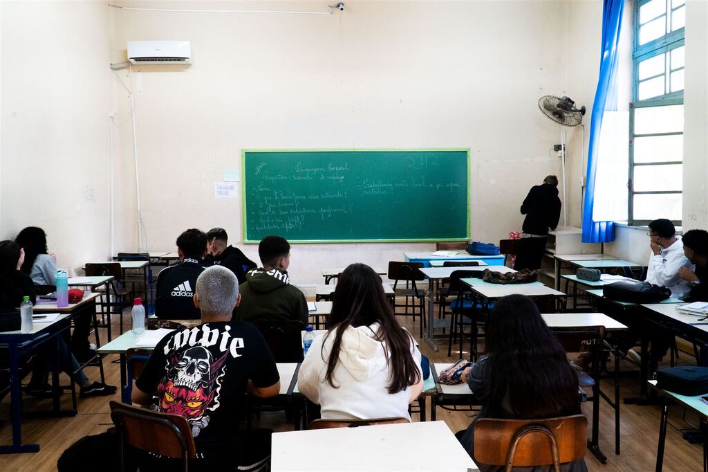 Alunos e professores elegem novos diretores de escolas da rede estadual