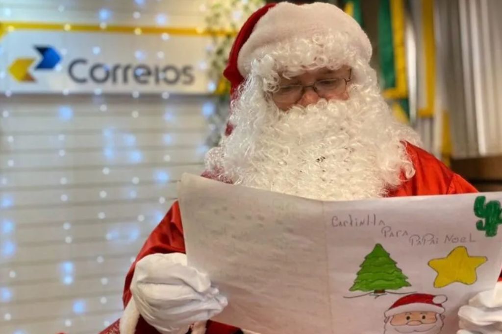 Última semana para adotar cartinhas do Papai Noel dos Correios em Santa Catarina