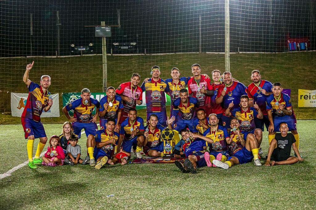 Foto: Anderson Stribe do Nascimento (Anderson_fotossm) - Equipe venceu a Supercopa e os dois turnos do campeonato que durou o ano todo no Complexo La Guerrilla