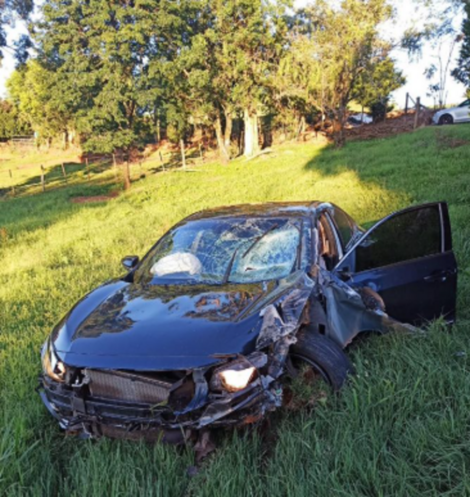 Condutor de Honda Civic fica ferido em saída de pista na SC-355 em Concórdia