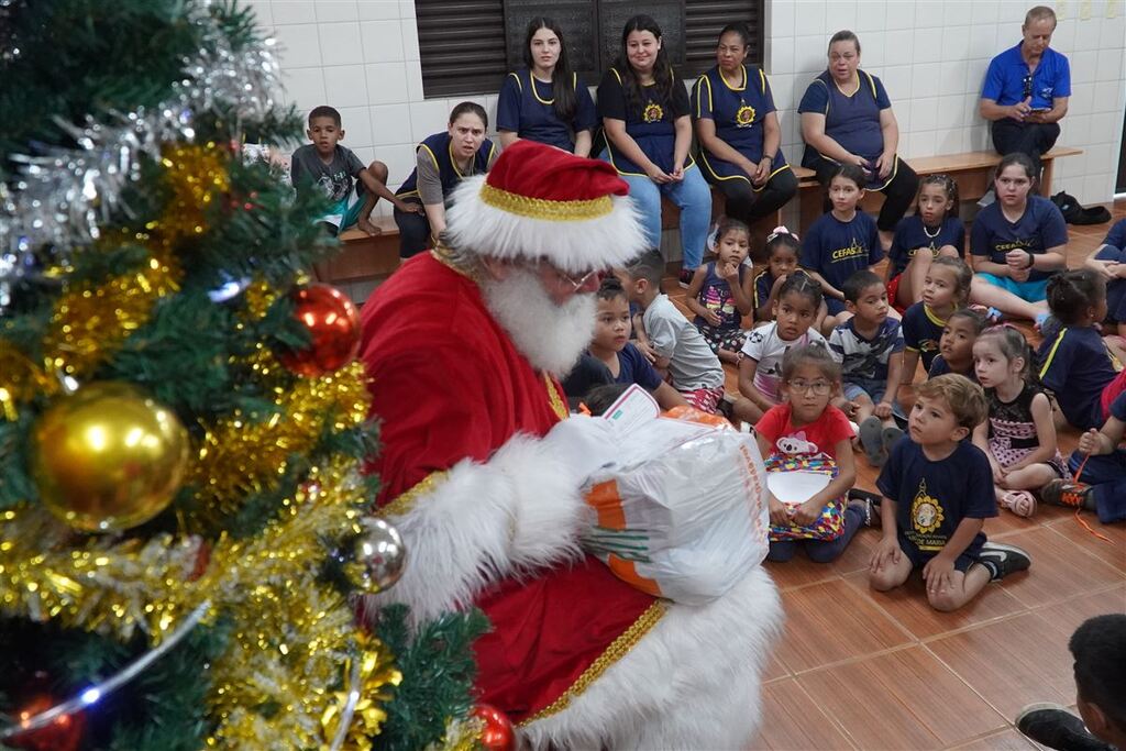 Campanha Amigo Secreto de Natal inicia entrega de presentes em entidades de Santa Maria