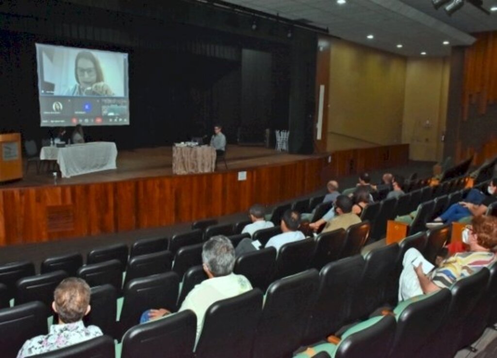 4° Congresso da Cidade realizado na noite de segunda-feira (13)